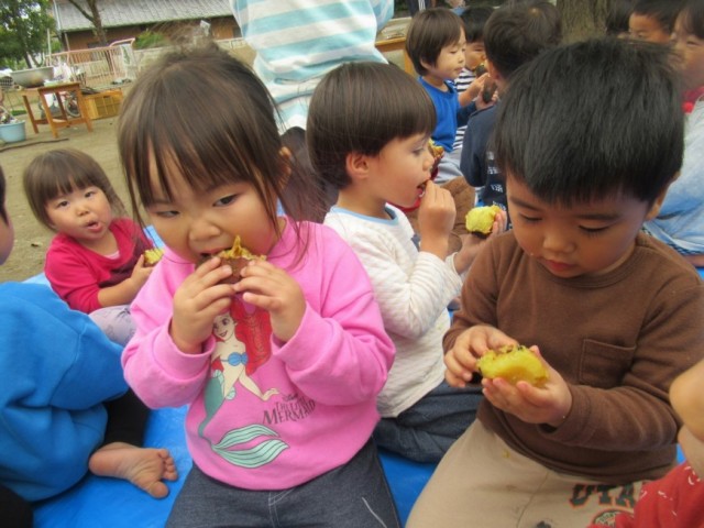 つくし組（2歳児）・すみれ組（3歳児）